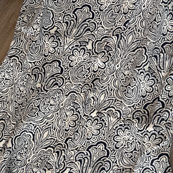 LOFT Elegant Black and Cream Patterned Long Sleeve Dress - Picture 4 of 11